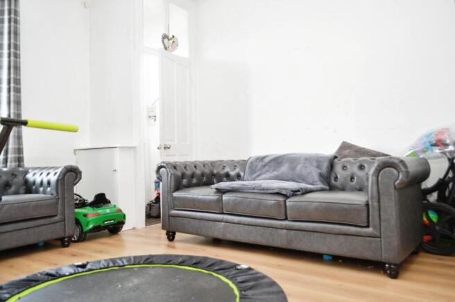 21863b97-Lounge..JPG