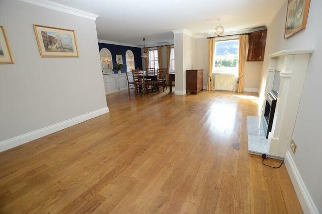 Open Plan Lounge/Dining Area