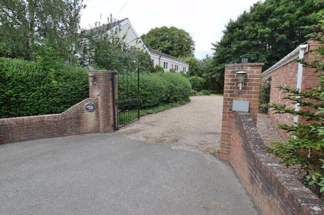 Entrance/Driveway