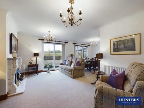 Lounge/Dining Room