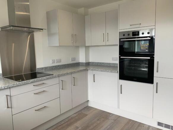 Kitchen b.jpg