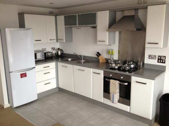 Hive 06 Kitchen White_lge