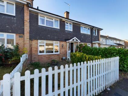 Fallowfield Walk, Hemel Hempstead, Hertfordshire, HP1