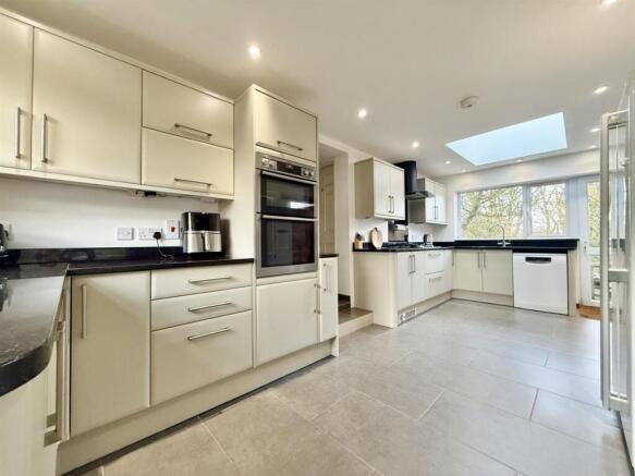 Kitchen1.jpg