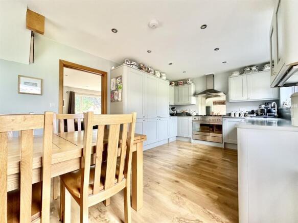 Kitchen1.jpg