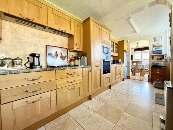 Kitchen2.jpg