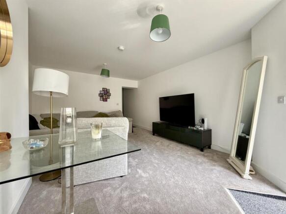 Lounge1.jpg