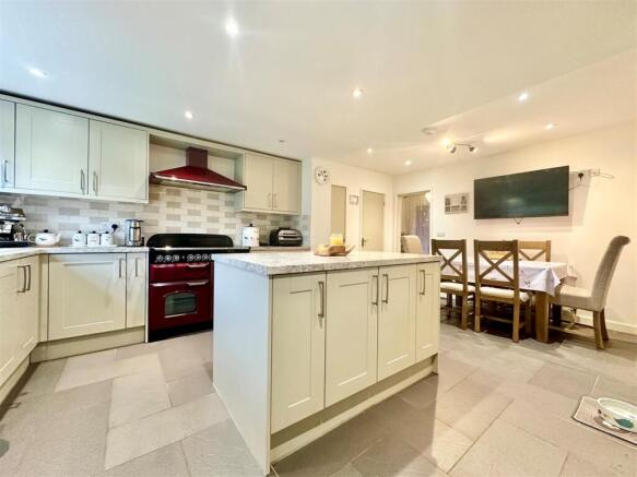 Kitchen1.jpg