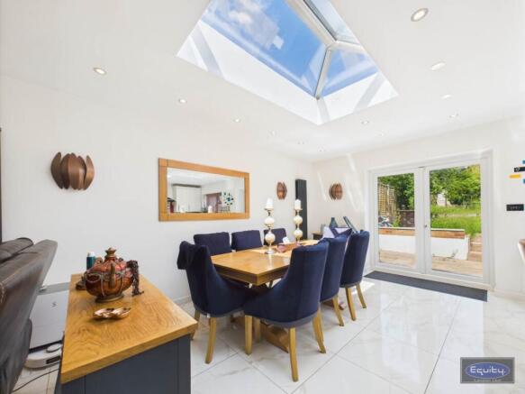 Dining area (2)