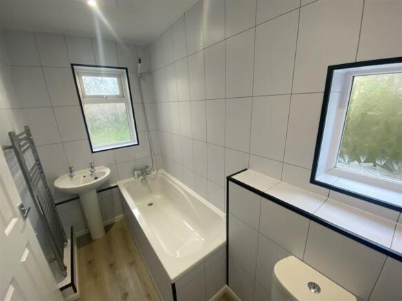 Bathroom 3.jpg