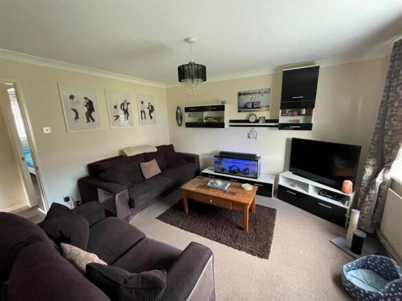 Lounge 1.jpg