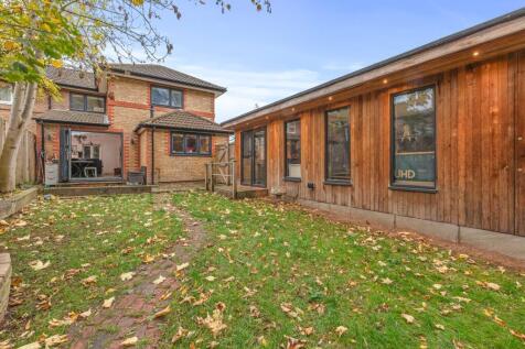 Brookfield Road, Wooburn Green, HP10