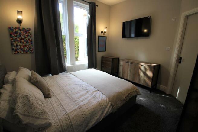 Bedroom 1 2.jpg
