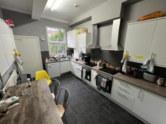 Kitchen 1.jpeg