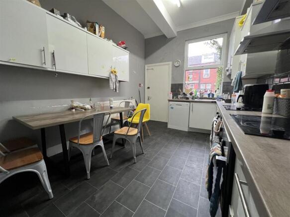 Kitchen 3.jpeg