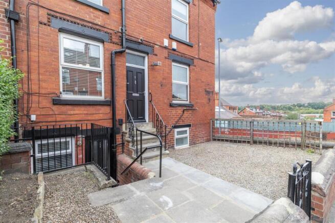 2a Wetherby Grove_03.jpg