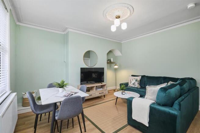 2 Wetherby Grove_05.jpg