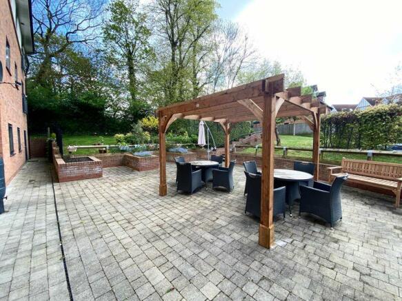 Garden/Seating Area 