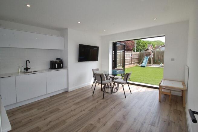 Kitchen Dining Area