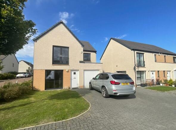4 bedroom detached house  for sale Broomhouse