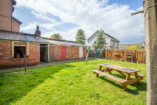 Shared Garden & Private Outbuilding