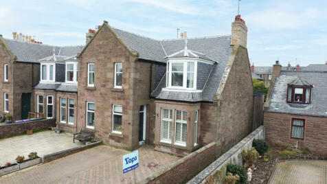 Montrose - 4 bedroom end of terrace house for sale