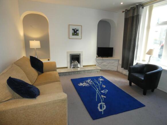 LOUNGE / DINING