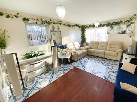 Lounge/Dining Room