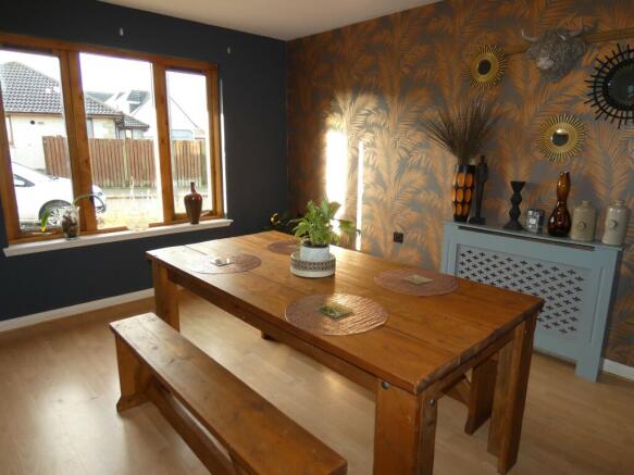 DINING ROOM OR LOUNGE