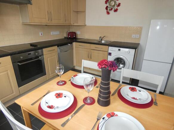 KITCHEN / DINING