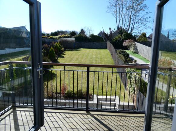 LOUNGE VIEW / BALCONY GARDEN VIEW