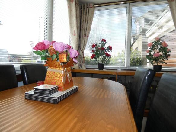 LOUNGE / DINING