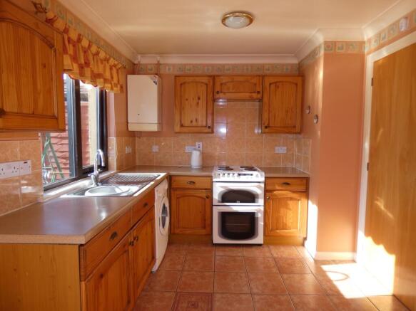 KITCHEN / DINING