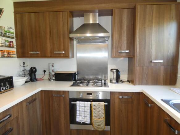 KITCHEN / DINING