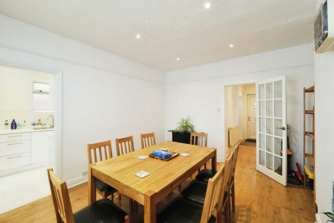 Great sized Dining Room - great for entertaining or family meals