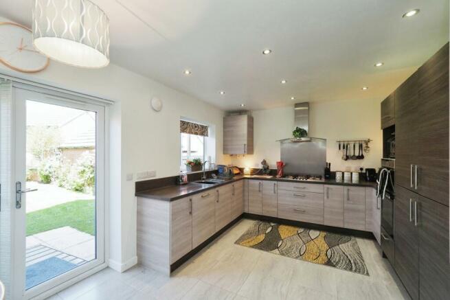 Contemporary and Bright, Kitchen and Dining Space - Integrated Appliances