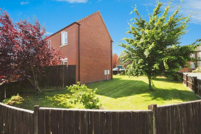 Fantastic sized side gardens, What a Plot!