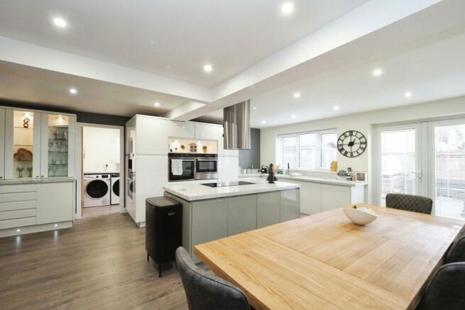 Stunning open plan kitchen/dining space - perfect for the family or dinner parties