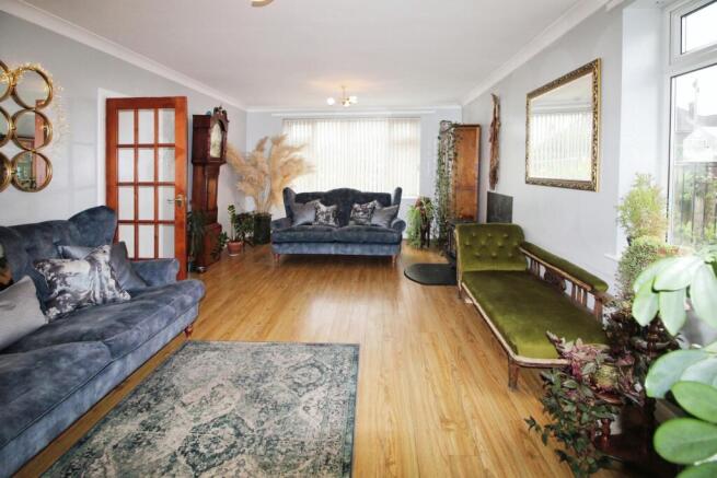 Main lounge..JPG