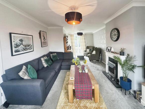 Lounge/Dining Room