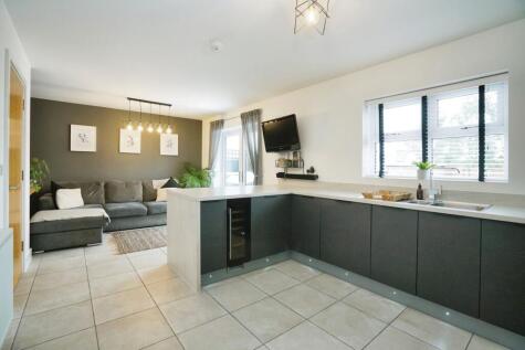 Ryeback Close, Burton-on-trent, DE15