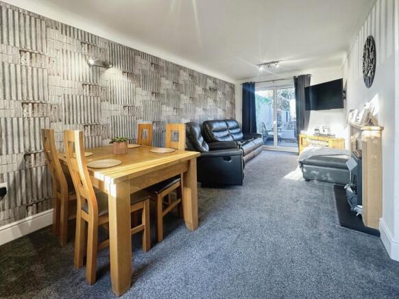Lounge/Dining Room