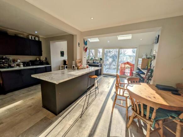 Kitchen, Breakfast & Dining