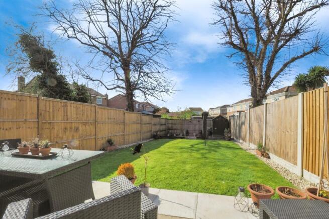 34whinneymoorwayretforddn227bl-001