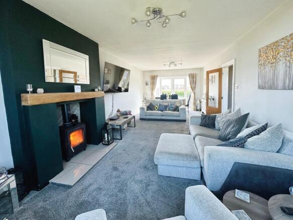 Lounge/Dining Room