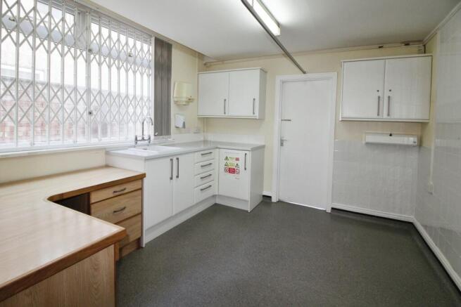 Downstairs kitchen..JPG