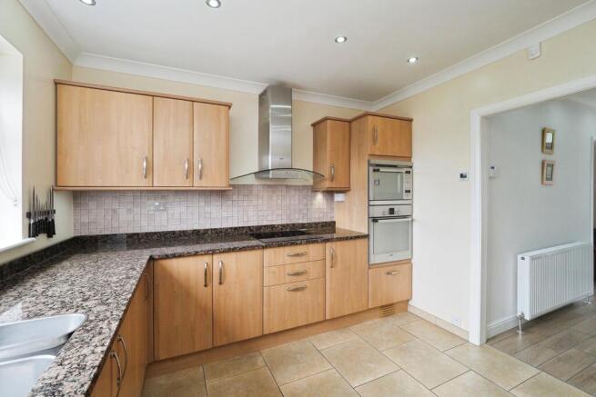 Great sized modern kitchen