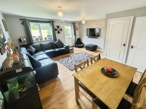 Lounge/Dining Room