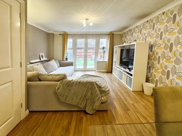 Lounge/Dining Room
