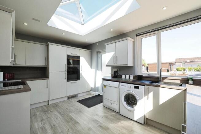 Stylish, open and Airy Family Kitchen